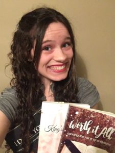 Isabella Morganthal quer seguir carreira de escritora e contar mais sobre suas experiências com a leitura cristã.